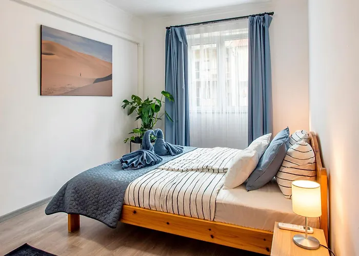Riverside Apartment No2